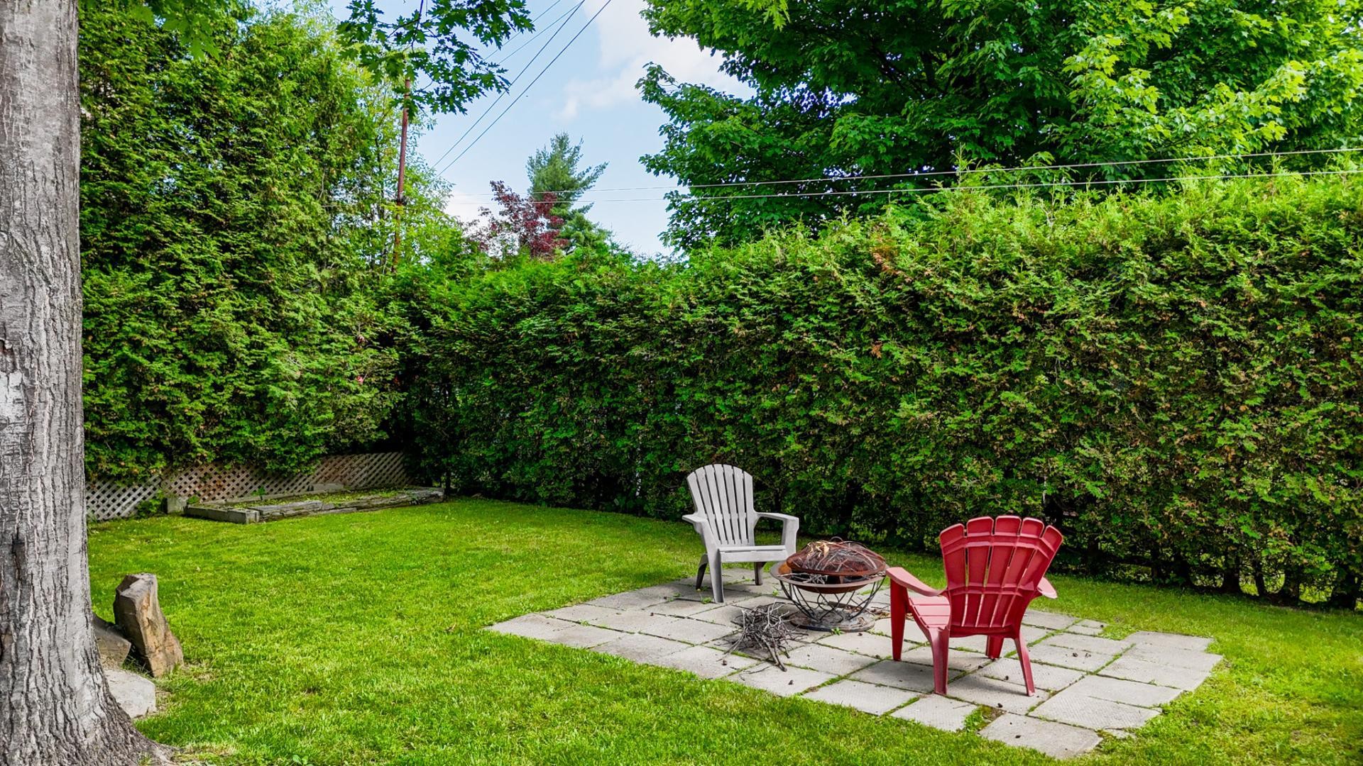 









851

 - 857


Rue Didace

,
Magog,




QC
J1X2P6


