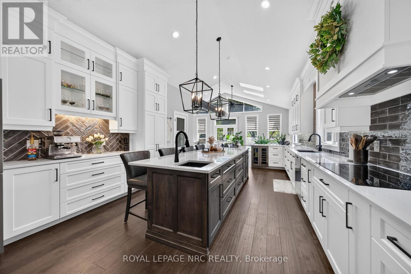 












410 KINGSWAY ROAD

,
Welland (Dain City),




Ontario
L3B6A8

