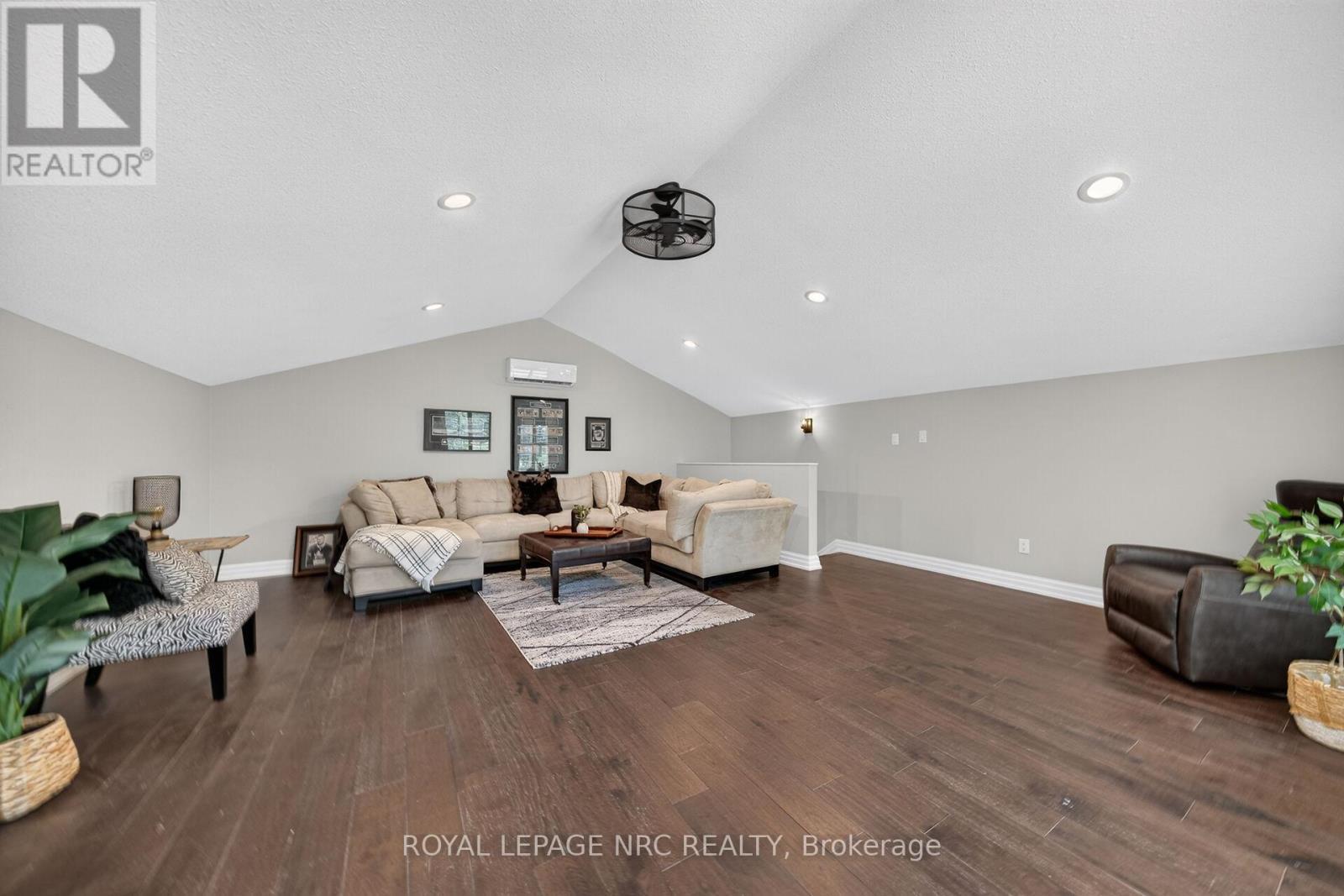 












410 KINGSWAY ROAD

,
Welland (Dain City),




Ontario
L3B6A8

