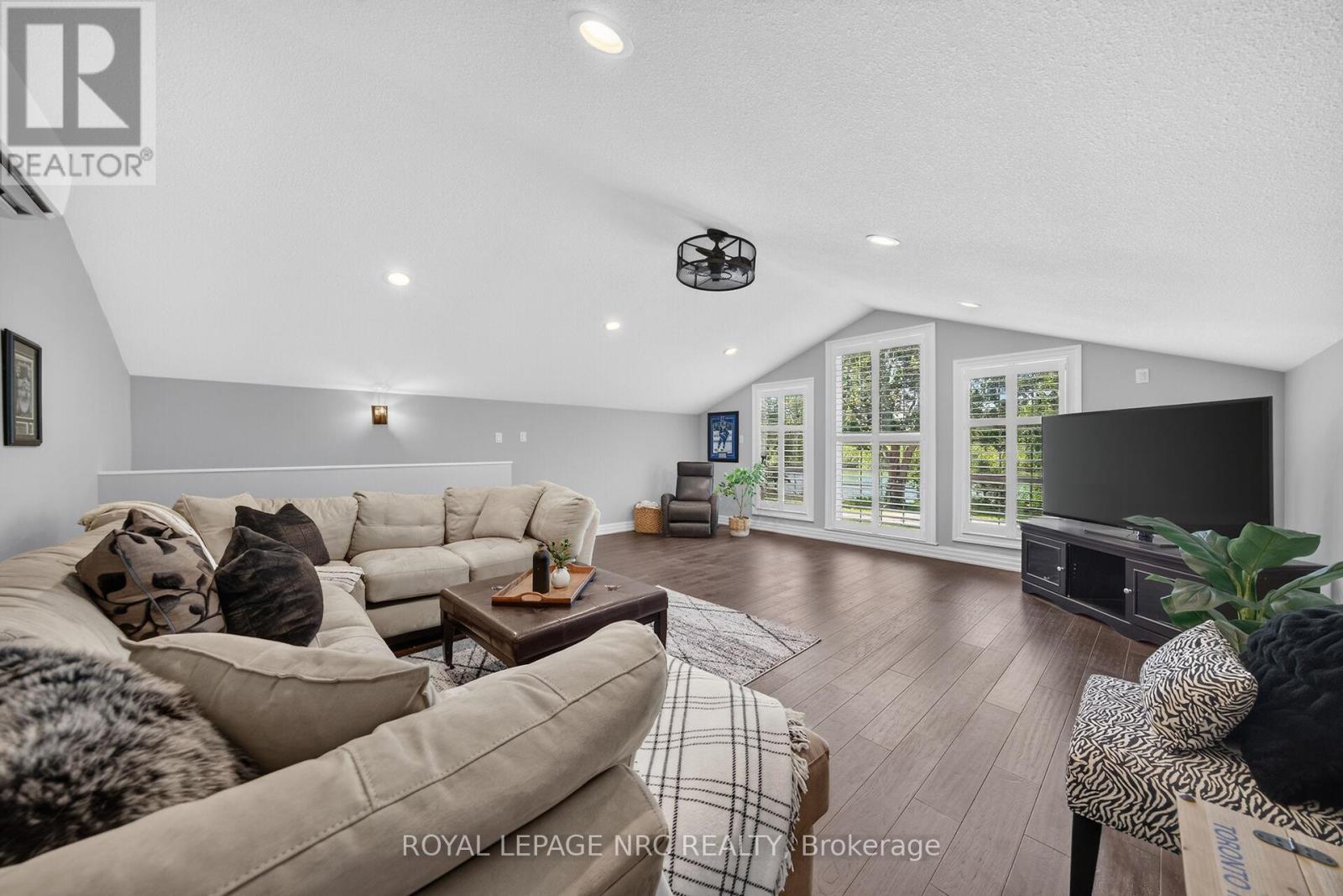 












410 KINGSWAY ROAD

,
Welland (Dain City),




Ontario
L3B6A8

