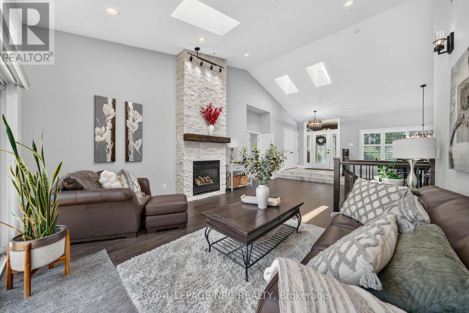












410 KINGSWAY ROAD

,
Welland (Dain City),




Ontario
L3B6A8

