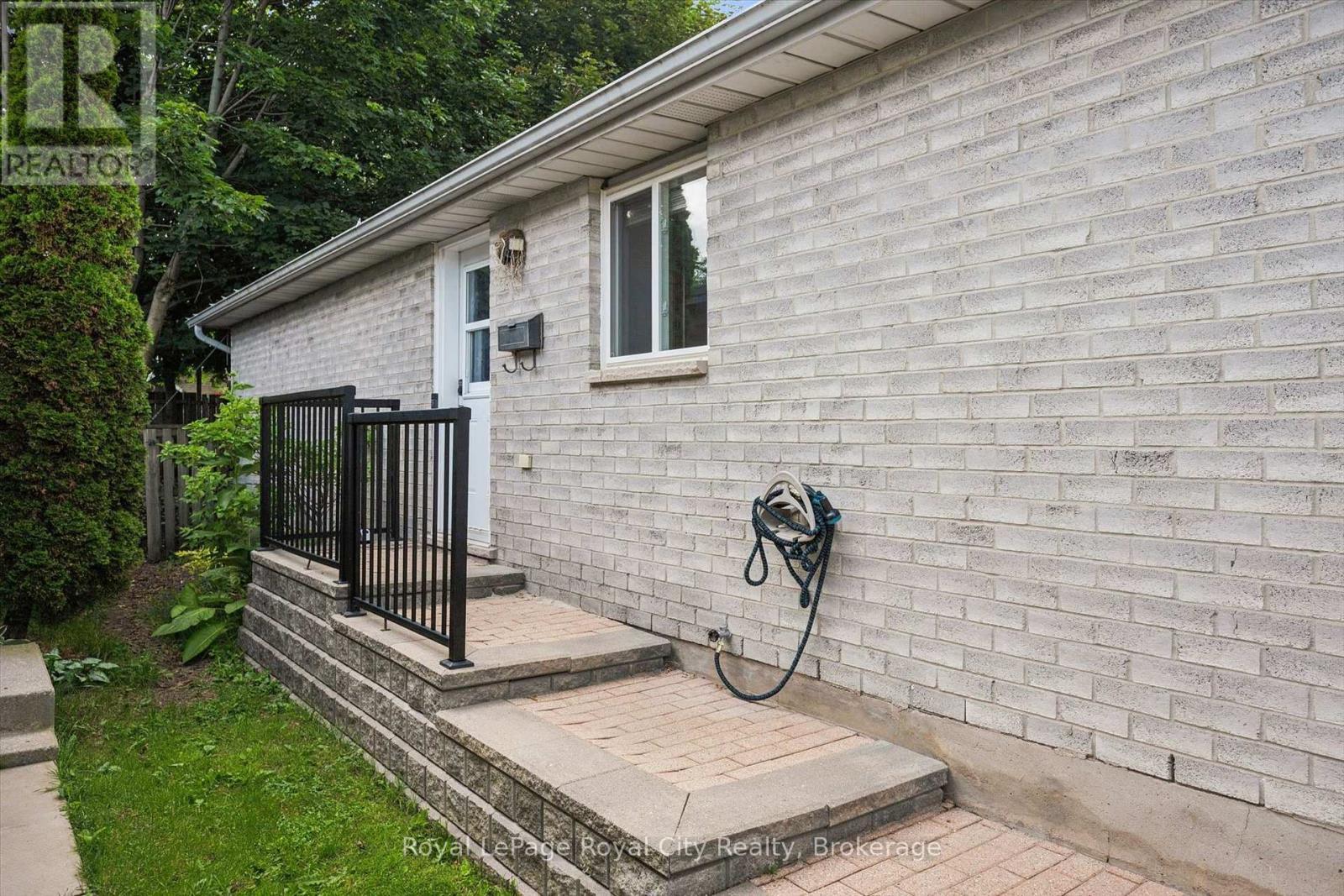 












300 AUDEN ROAD

,
Guelph (Grange Road),




Ontario
N1E6S3

