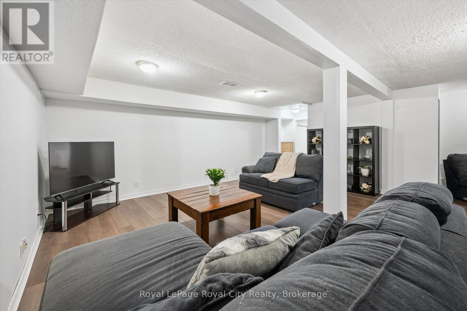 












300 AUDEN ROAD

,
Guelph (Grange Road),




Ontario
N1E6S3

