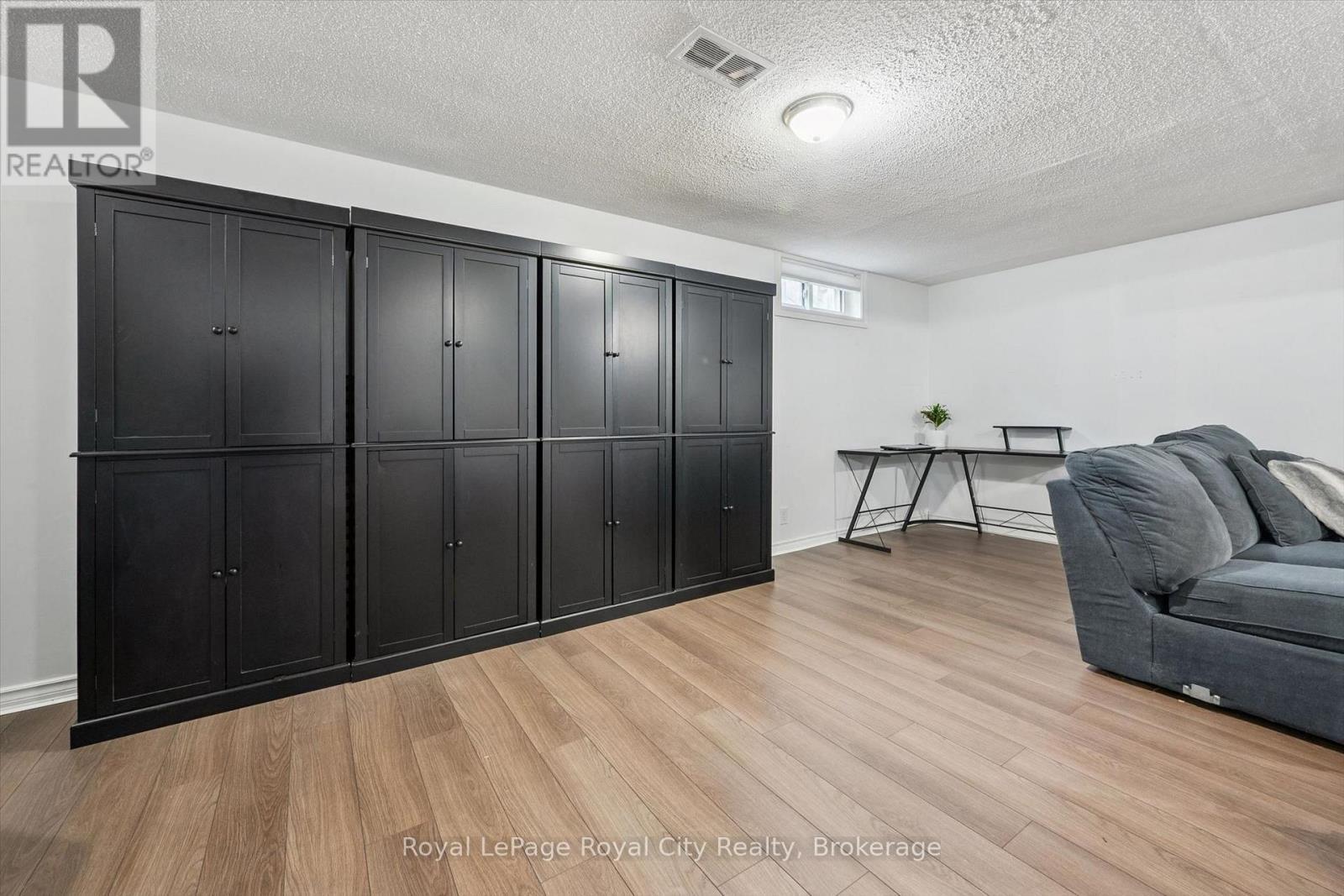 












300 AUDEN ROAD

,
Guelph (Grange Road),




Ontario
N1E6S3


