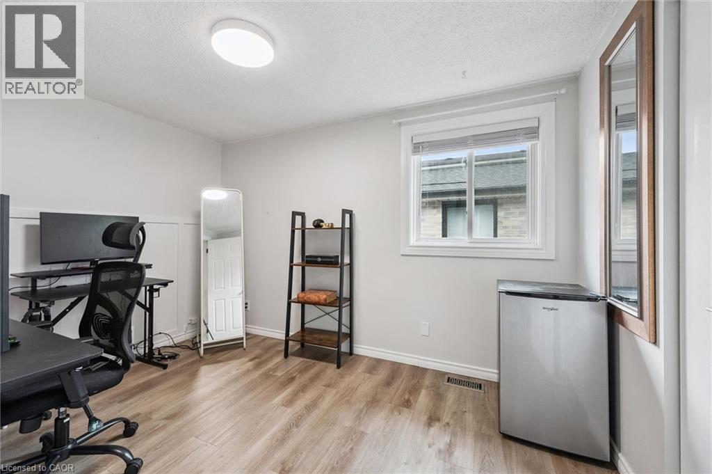 












300 AUDEN Road

,
Guelph,




Ontario
N1E6S3

