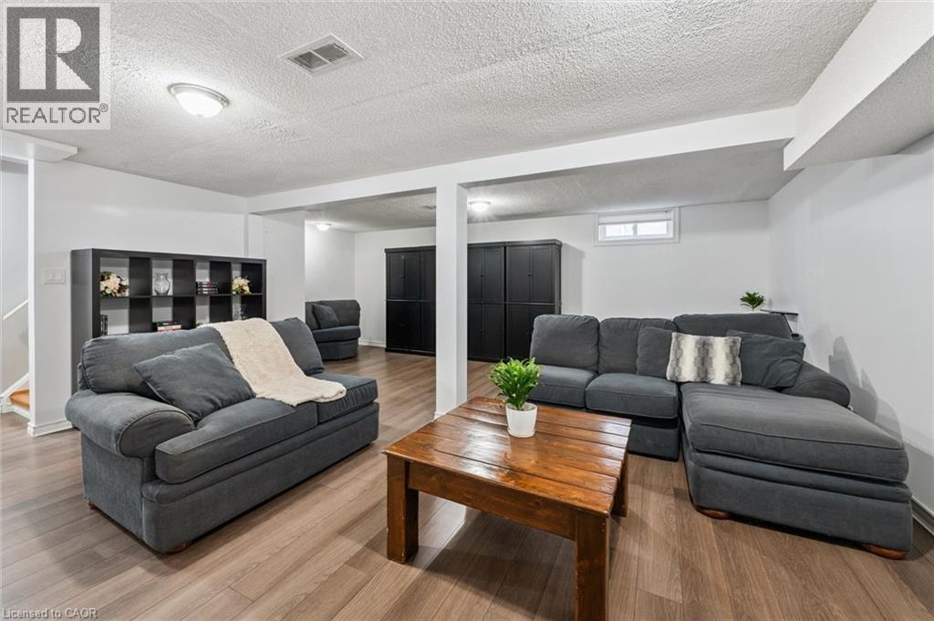












300 AUDEN Road

,
Guelph,




Ontario
N1E6S3

