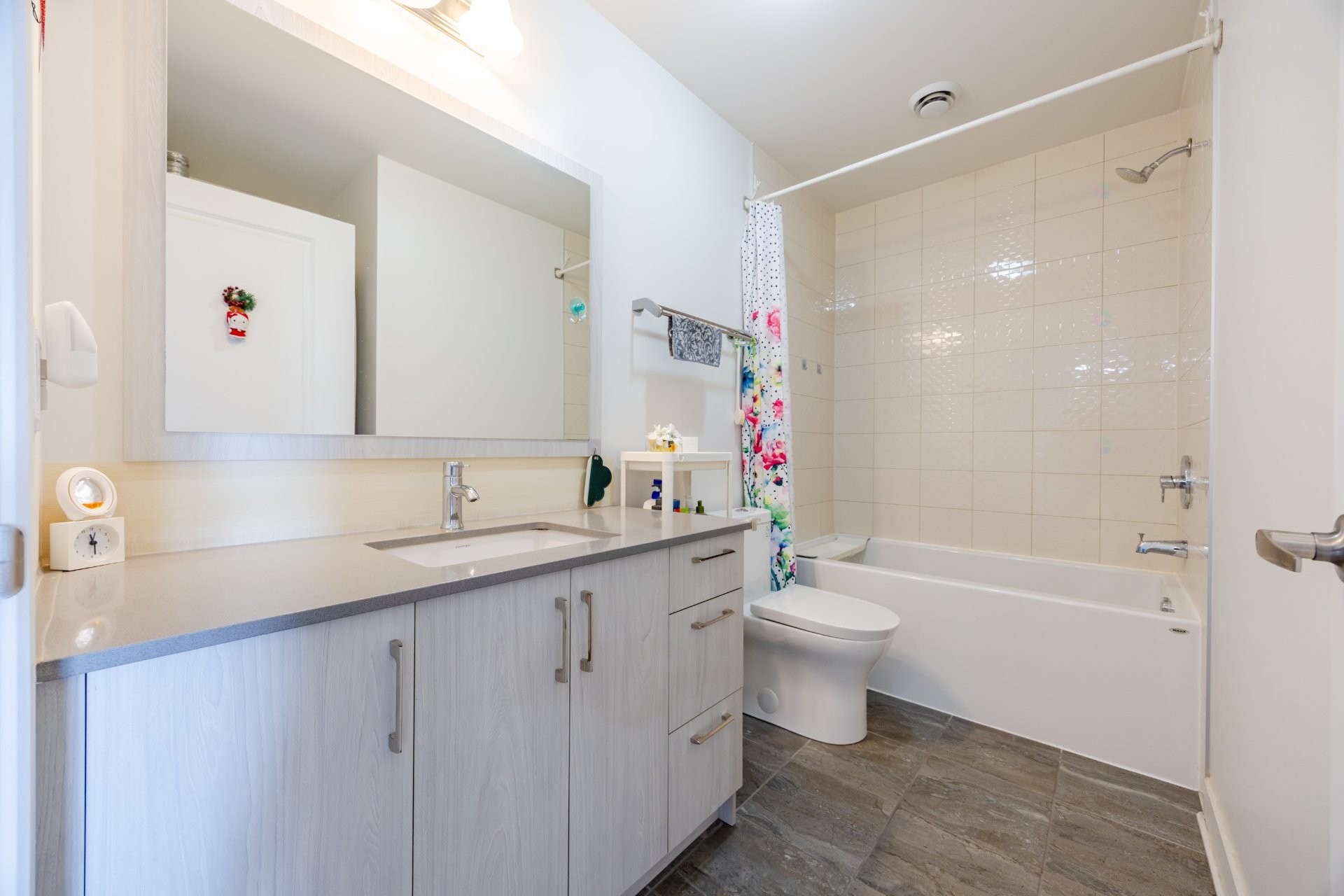 









1601


Rue Viola-Desmond

, 623,
Montréal (LaSalle),




QC
H8N0G2

