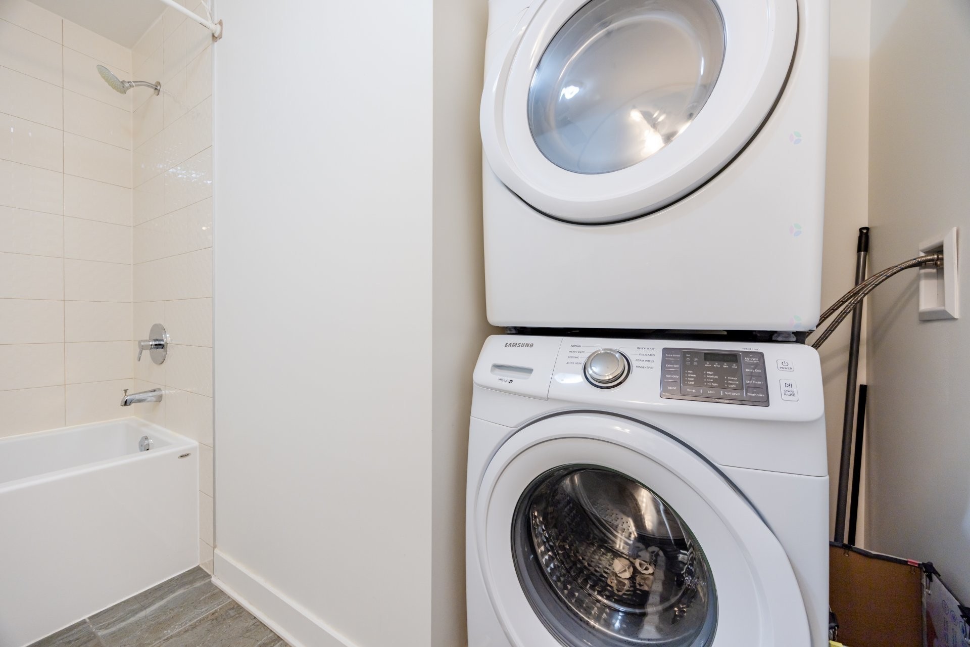 









1601


Rue Viola-Desmond

, 623,
Montréal (LaSalle),




QC
H8N0G2

