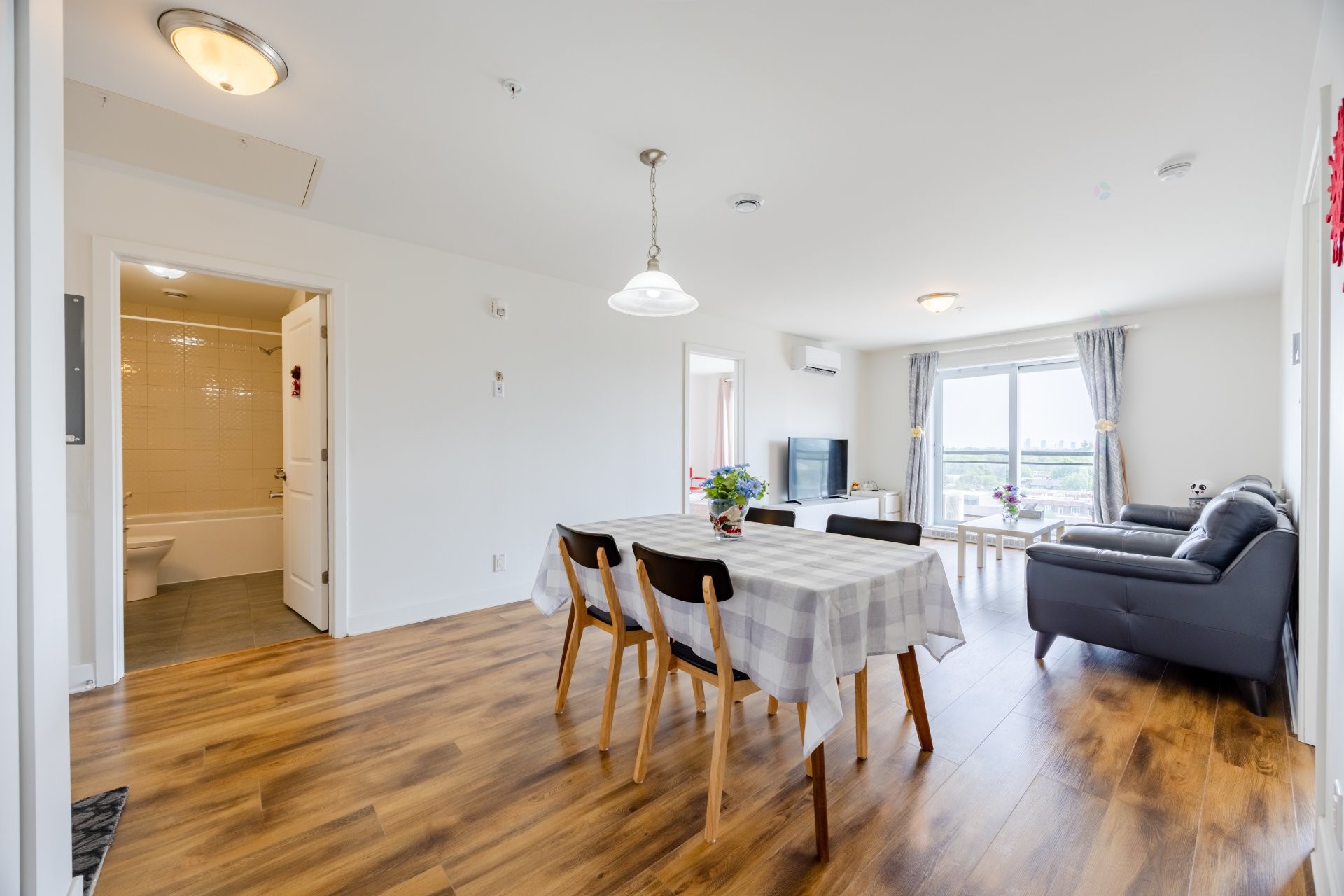 









1601


Rue Viola-Desmond

, 623,
Montréal (LaSalle),




QC
H8N0G2

