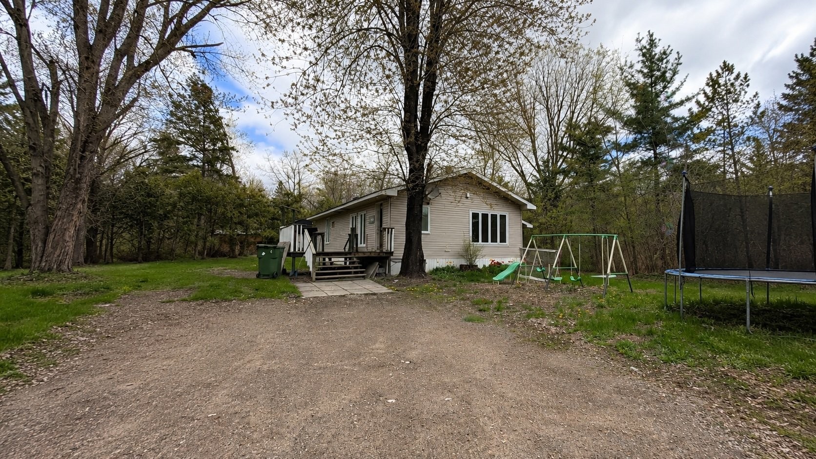 









100


Av. des Tourterelles

,
Pontiac,




QC
J0X2G0

