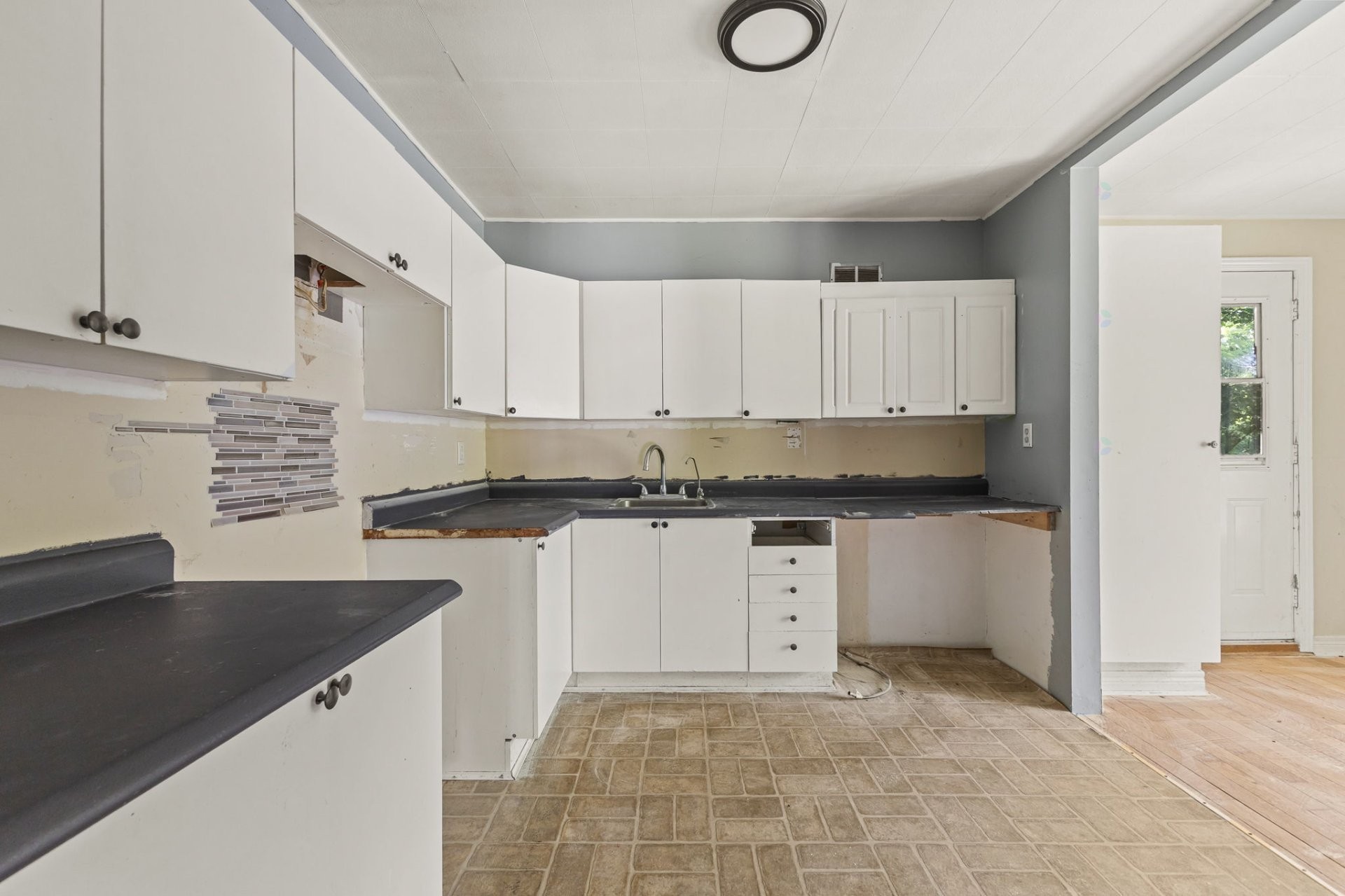 









100


Av. des Tourterelles

,
Pontiac,




QC
J0X2G0

