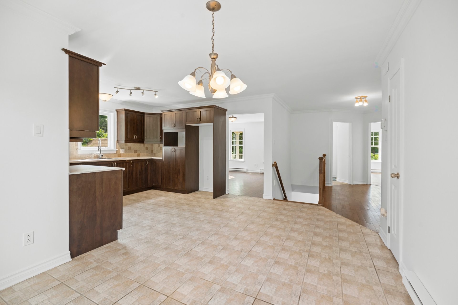 









101

 - 101A


Rue Cynthia

,
Sainte-Sophie,




QC
J5J1V8

