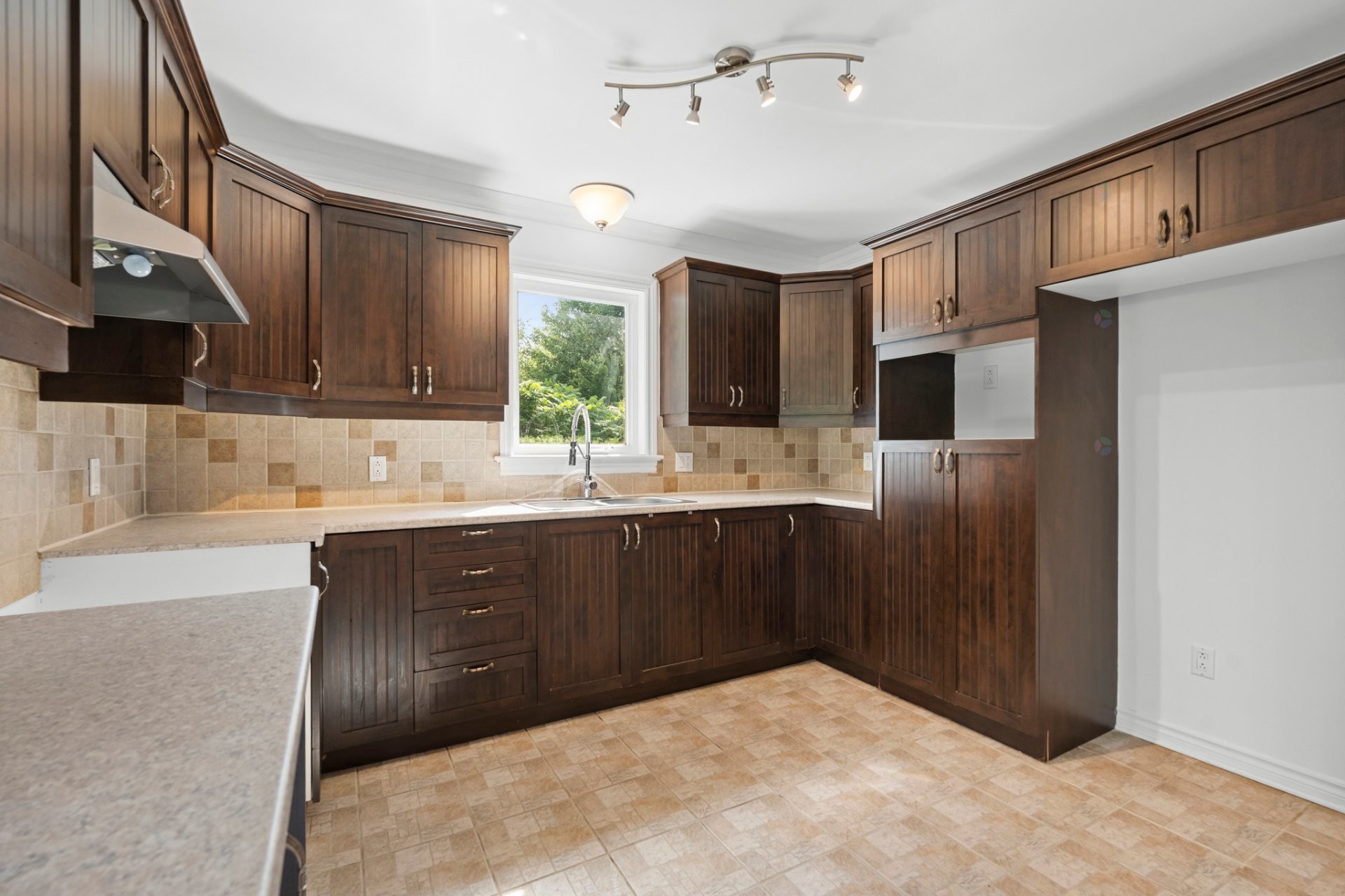 









101

 - 101A


Rue Cynthia

,
Sainte-Sophie,




QC
J5J1V8

