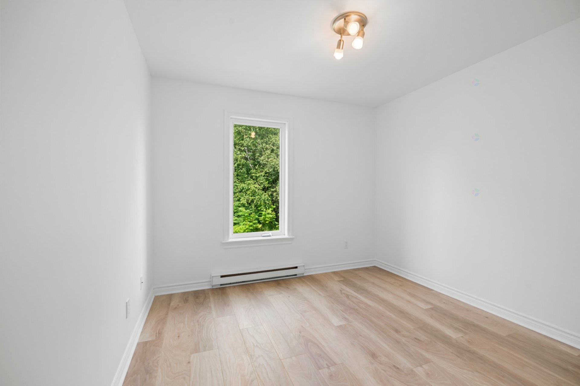 









101

 - 101A


Rue Cynthia

,
Sainte-Sophie,




QC
J5J1V8

