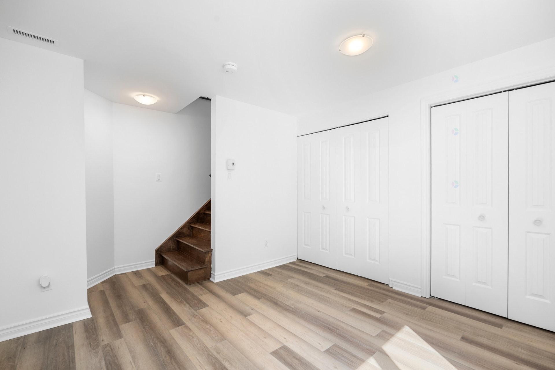 









101

 - 101A


Rue Cynthia

,
Sainte-Sophie,




QC
J5J1V8

