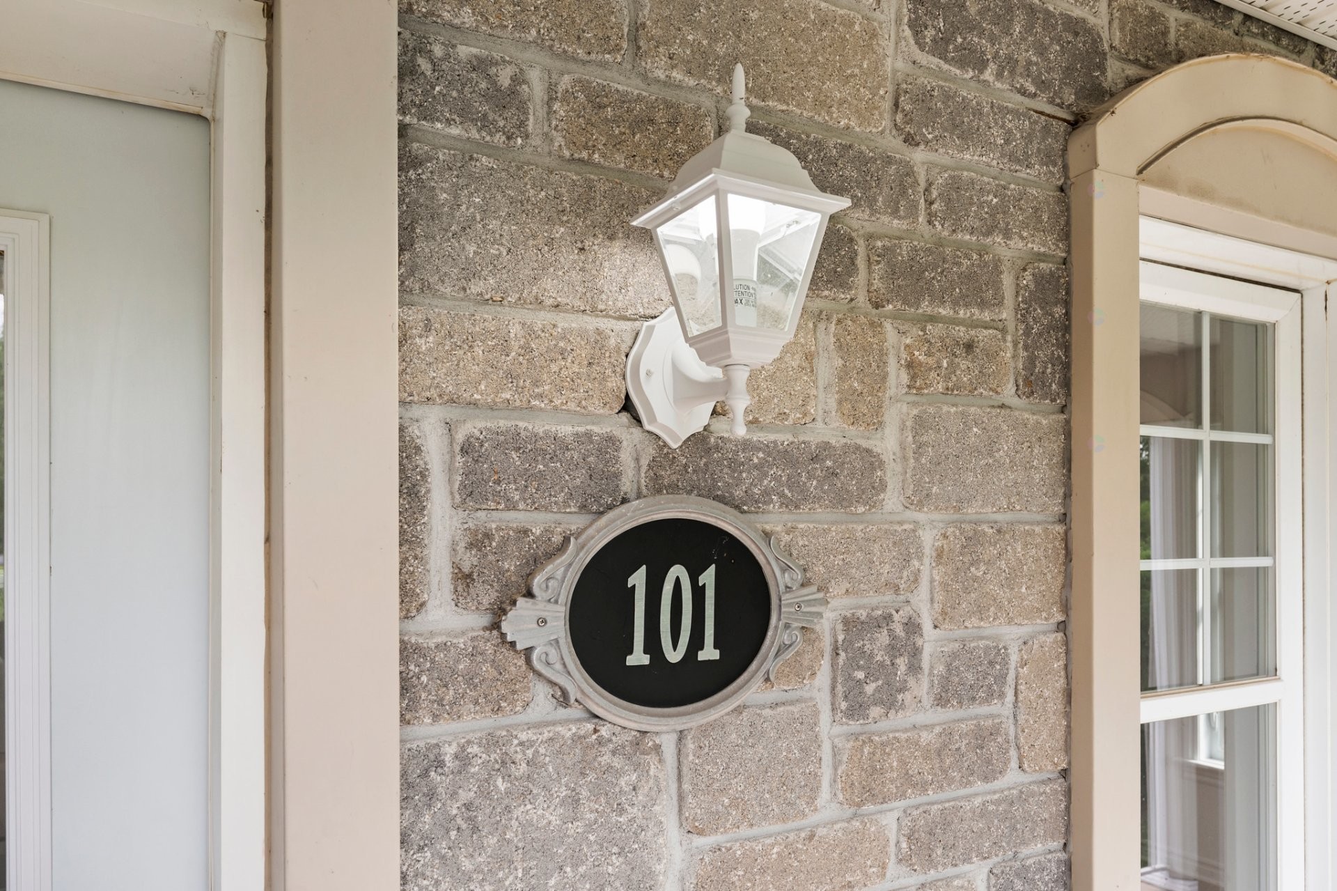 









101

 - 101A


Rue Cynthia

,
Sainte-Sophie,




QC
J5J1V8

