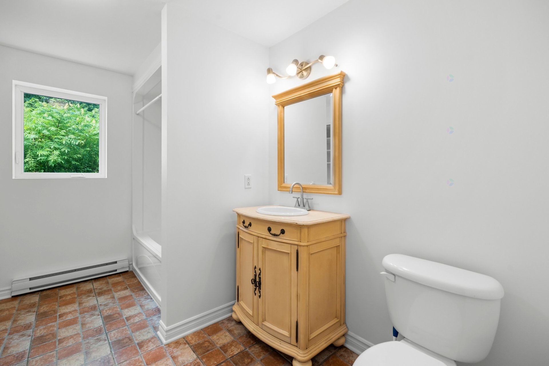 









101

 - 101A


Rue Cynthia

,
Sainte-Sophie,




QC
J5J1V8


