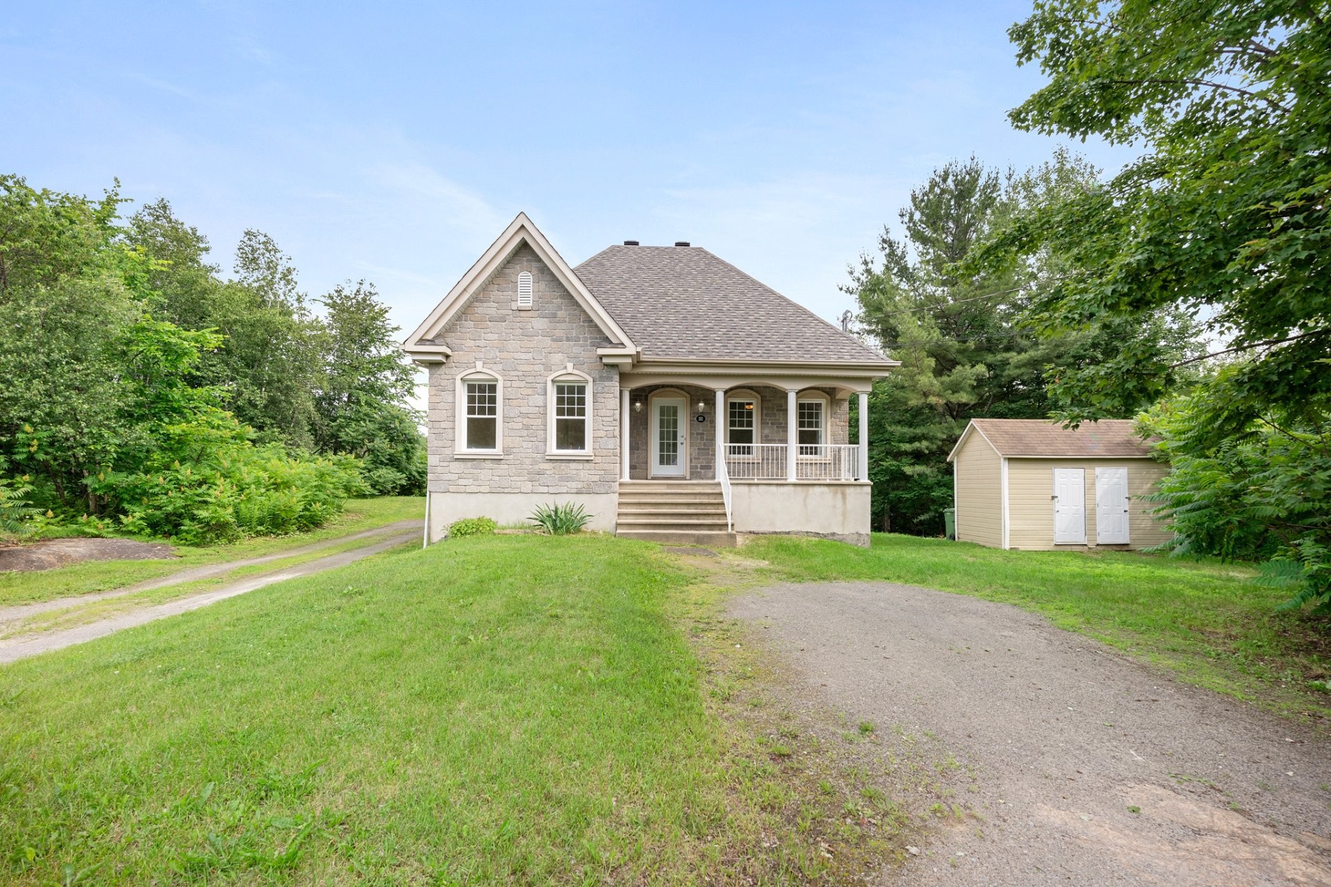 









101

 - 101A


Rue Cynthia

,
Sainte-Sophie,




QC
J5J1V8


