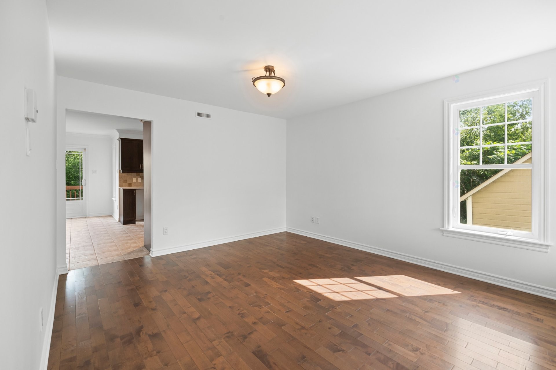 









101

 - 101A


Rue Cynthia

,
Sainte-Sophie,




QC
J5J1V8

