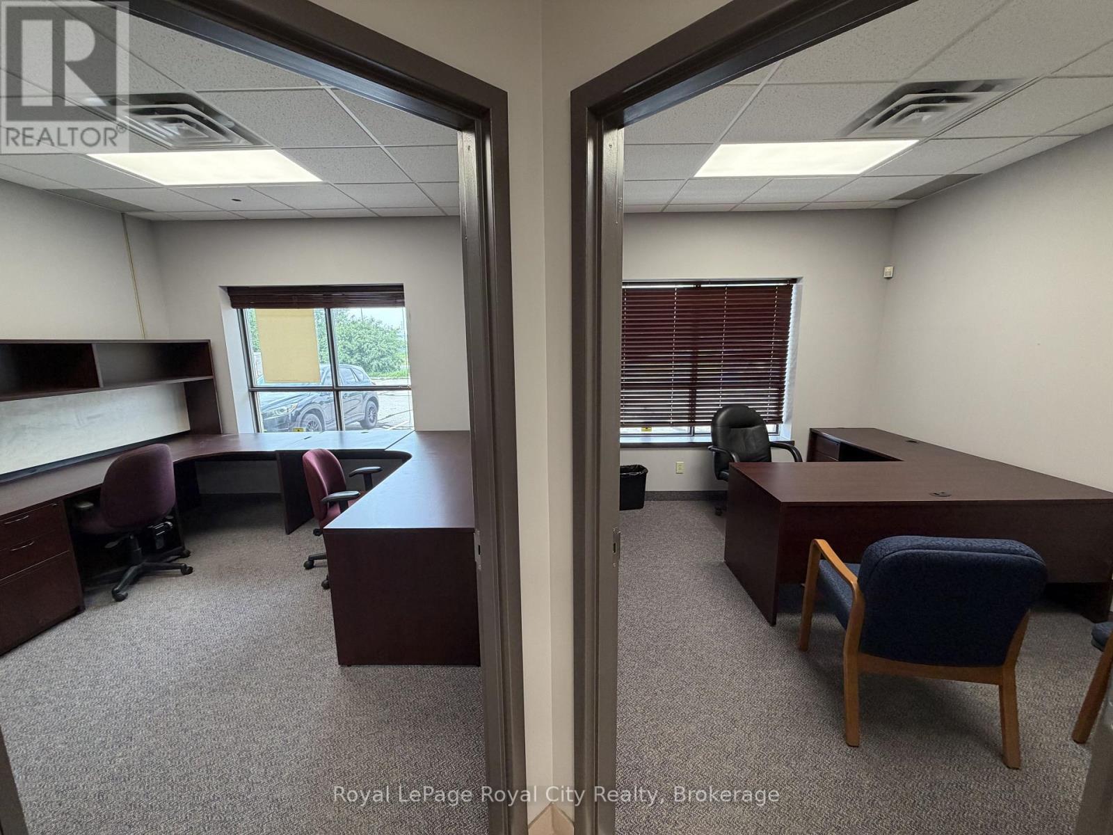 












100 - 21 LEWIS ROAD

,
Guelph (Willow West/Sugarbush/West Acres),




Ontario
N1H1E9

