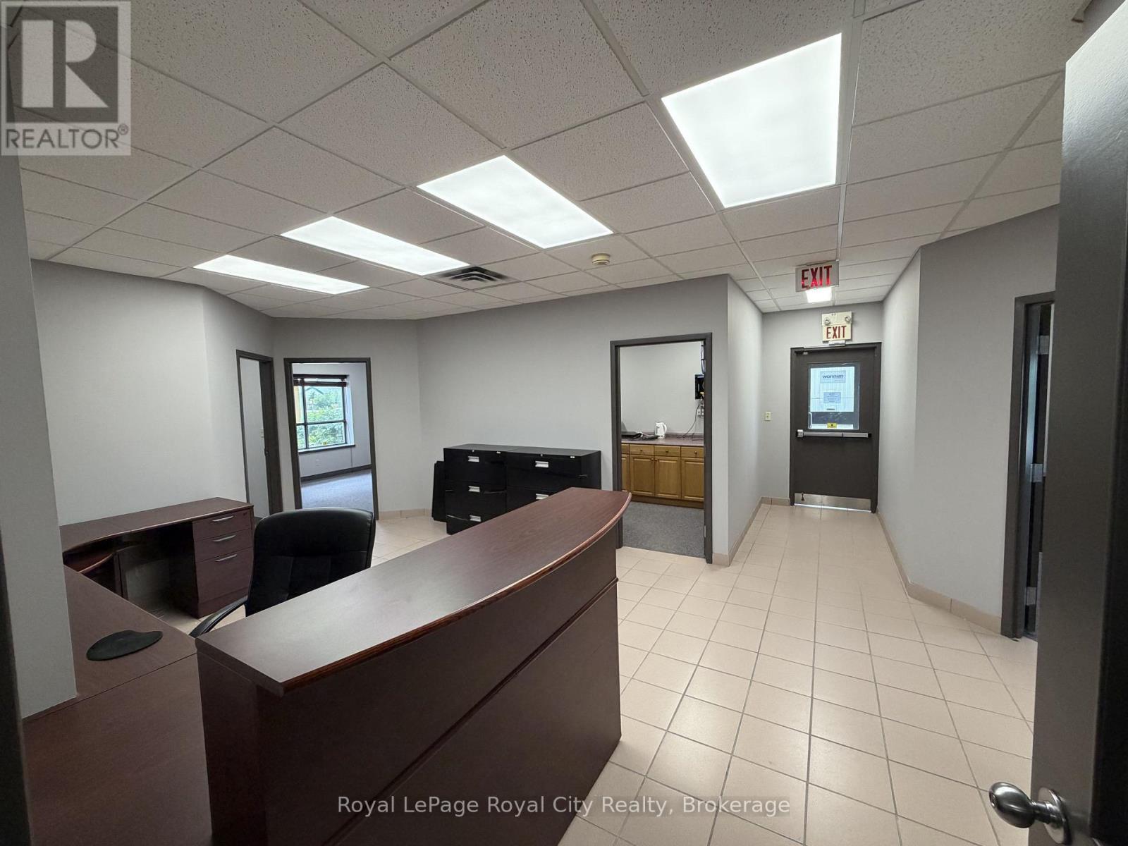 












100 - 21 LEWIS ROAD

,
Guelph (Willow West/Sugarbush/West Acres),




Ontario
N1H1E9


