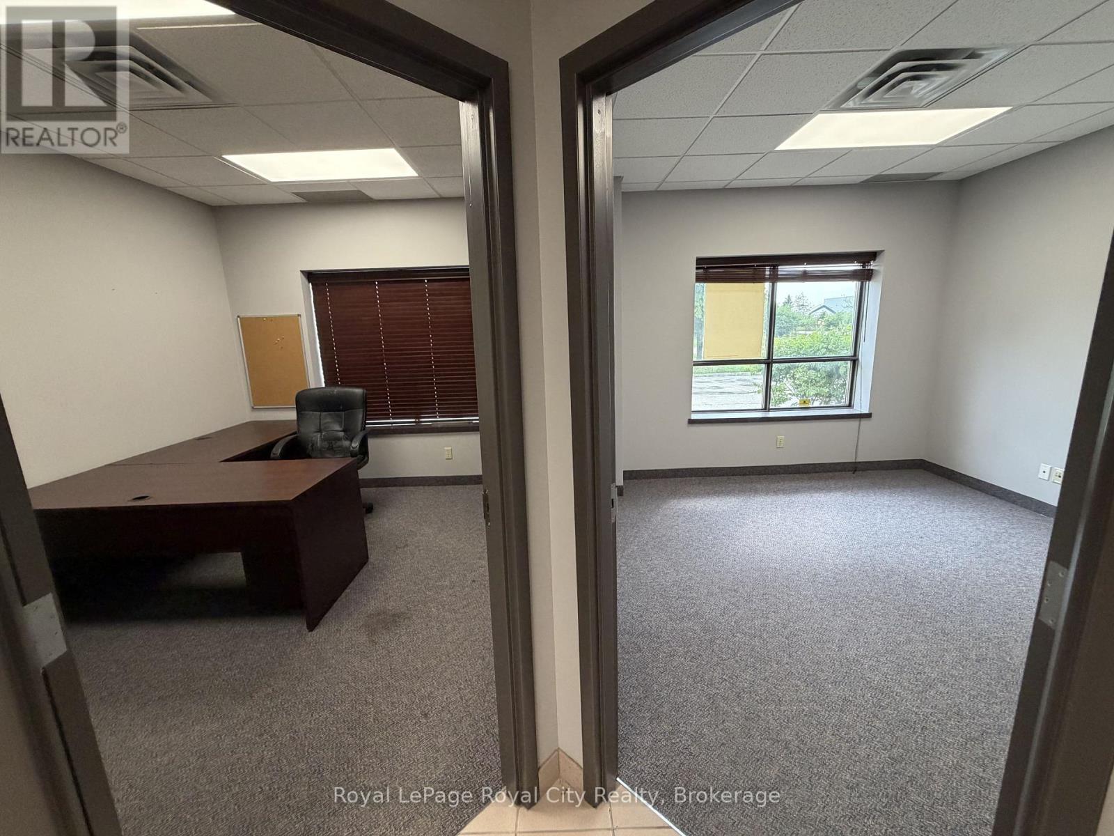












100 - 21 LEWIS ROAD

,
Guelph (Willow West/Sugarbush/West Acres),




Ontario
N1H1E9

