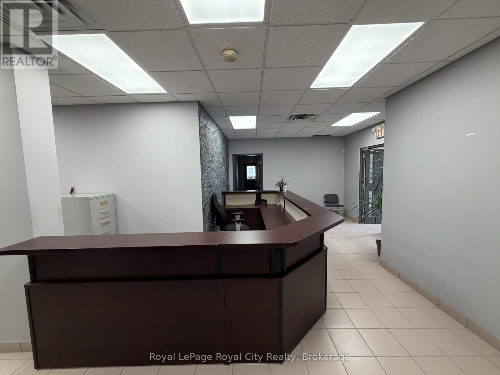 












100 - 21 LEWIS ROAD

,
Guelph (Willow West/Sugarbush/West Acres),




Ontario
N1H1E9

