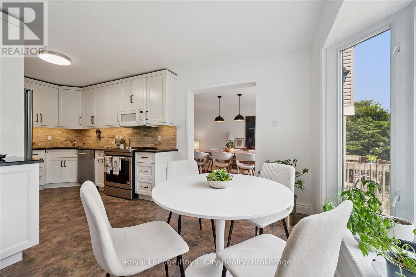 












149 - 295 WATER STREET

,
Guelph (Dovercliffe Park/Old University),




Ontario
N1G2X5

