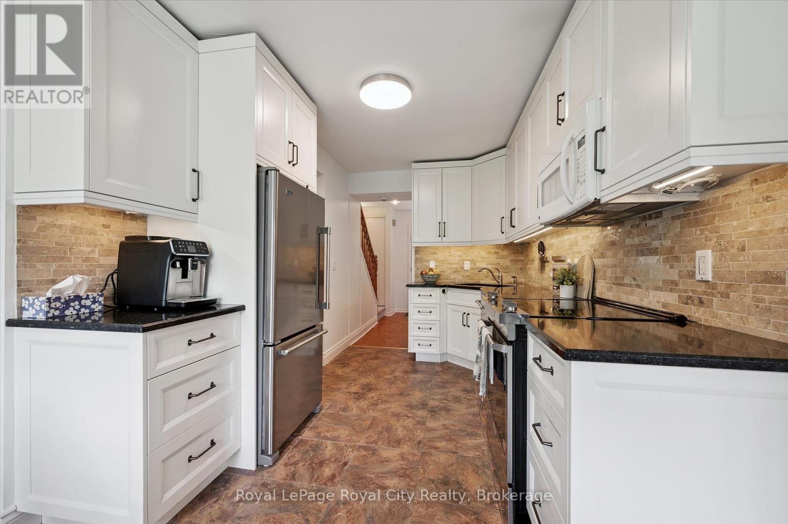 












149 - 295 WATER STREET

,
Guelph (Dovercliffe Park/Old University),




Ontario
N1G2X5

