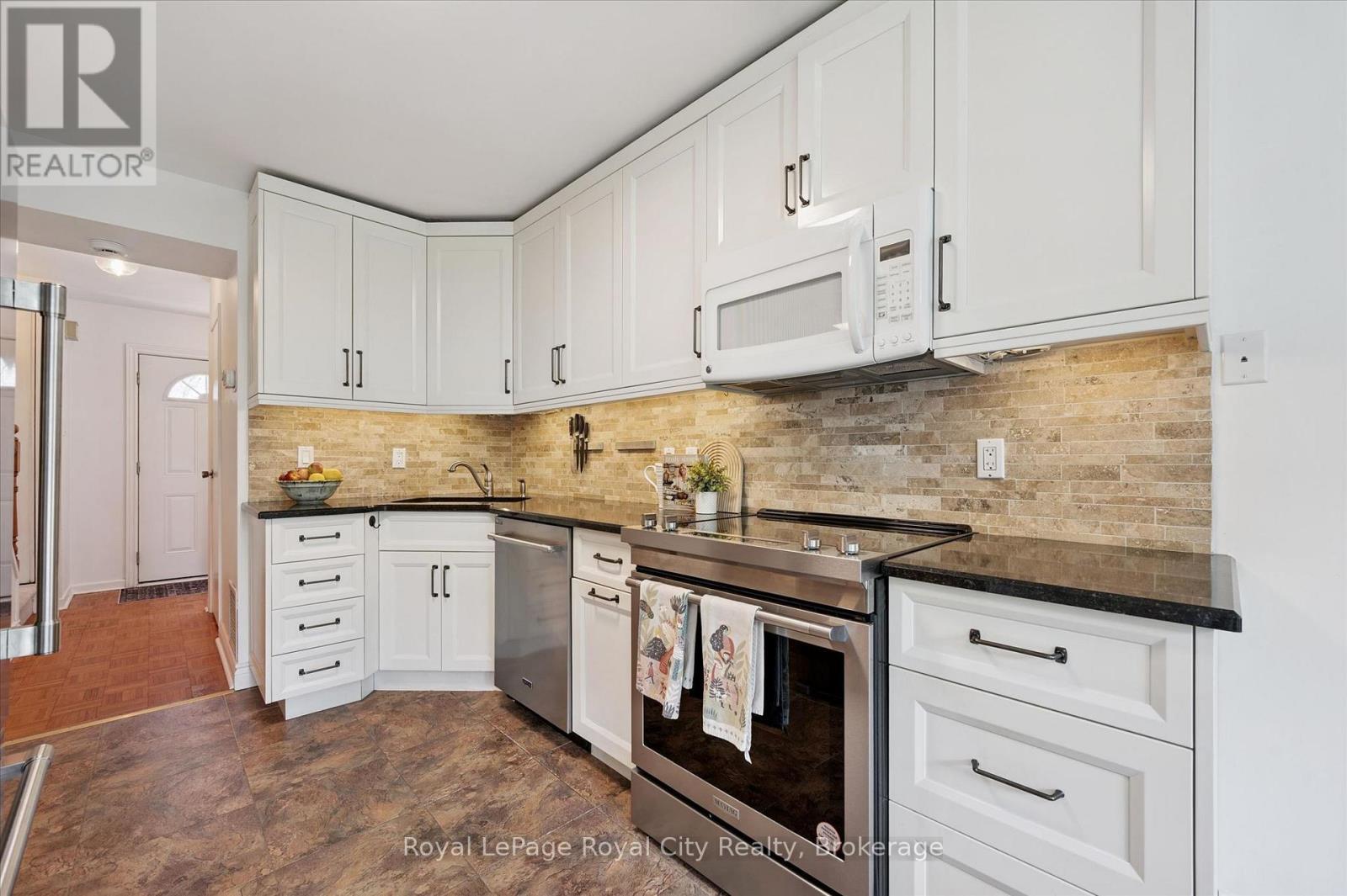 












149 - 295 WATER STREET

,
Guelph (Dovercliffe Park/Old University),




Ontario
N1G2X5

