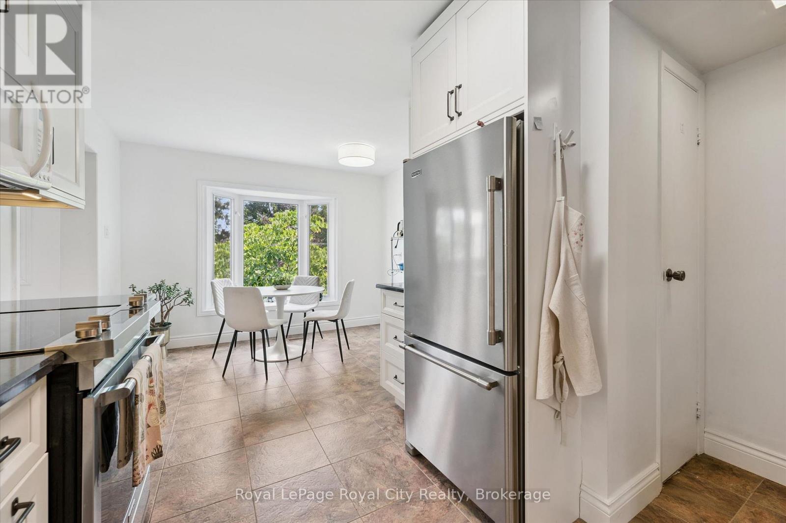 












149 - 295 WATER STREET

,
Guelph (Dovercliffe Park/Old University),




Ontario
N1G2X5

