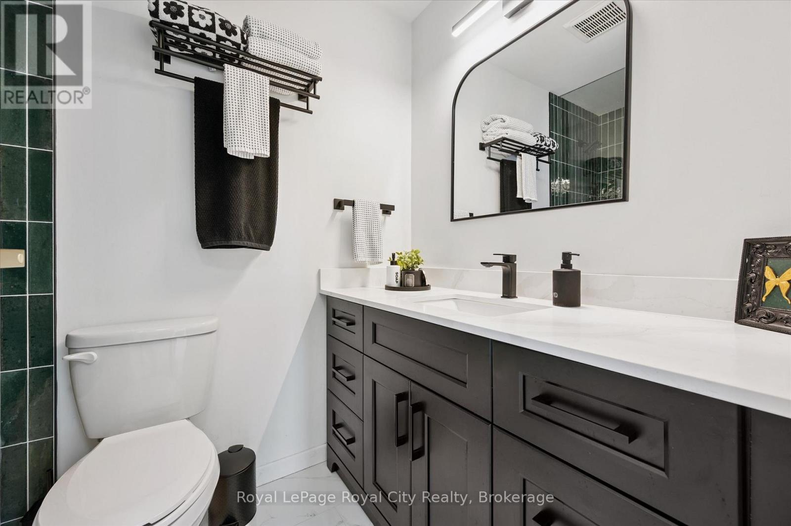 












149 - 295 WATER STREET

,
Guelph (Dovercliffe Park/Old University),




Ontario
N1G2X5

