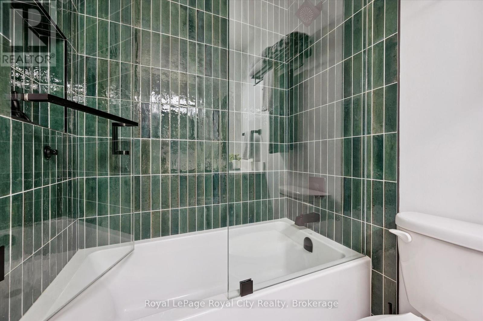 












149 - 295 WATER STREET

,
Guelph (Dovercliffe Park/Old University),




Ontario
N1G2X5


