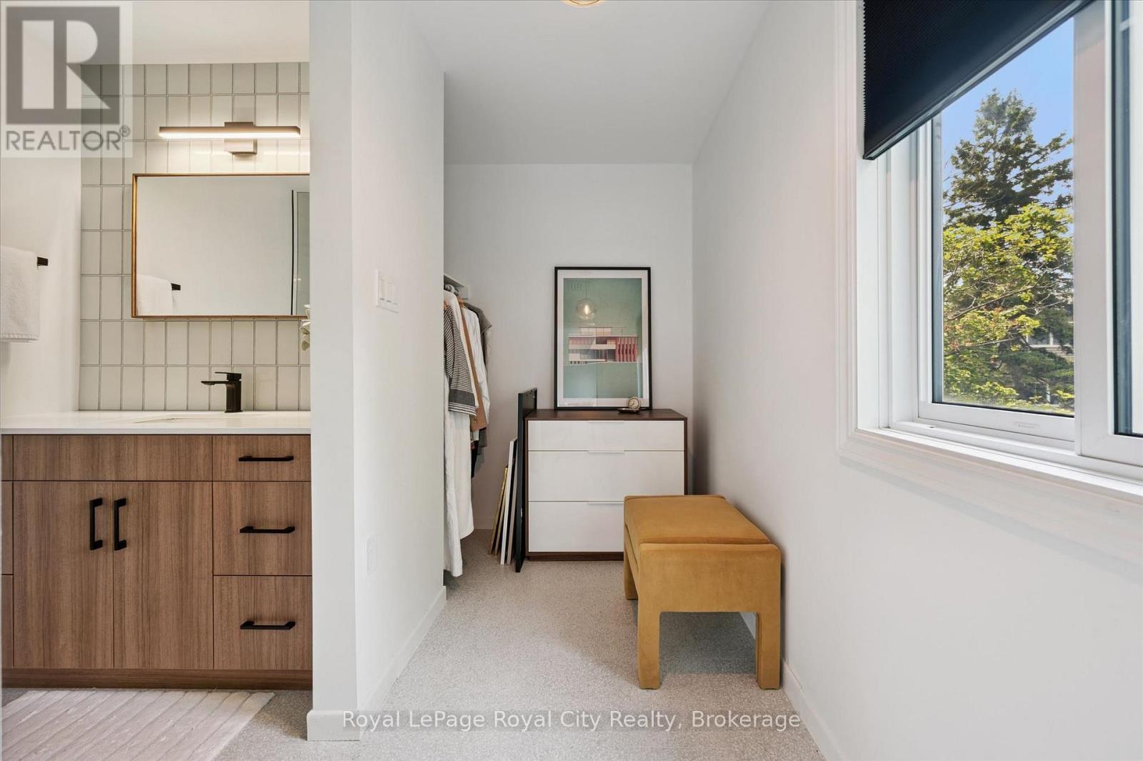 












149 - 295 WATER STREET

,
Guelph (Dovercliffe Park/Old University),




Ontario
N1G2X5

