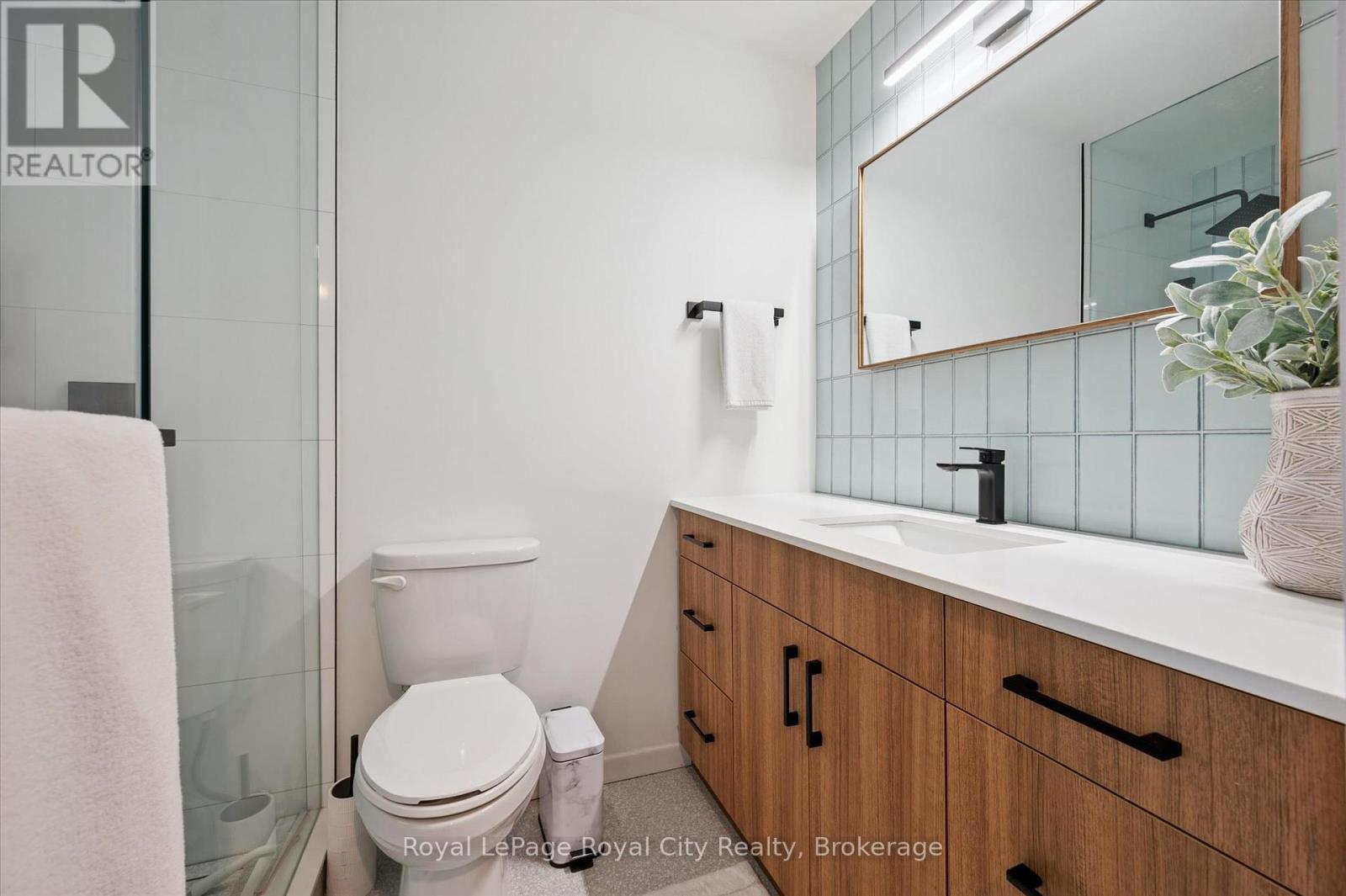 












149 - 295 WATER STREET

,
Guelph (Dovercliffe Park/Old University),




Ontario
N1G2X5

