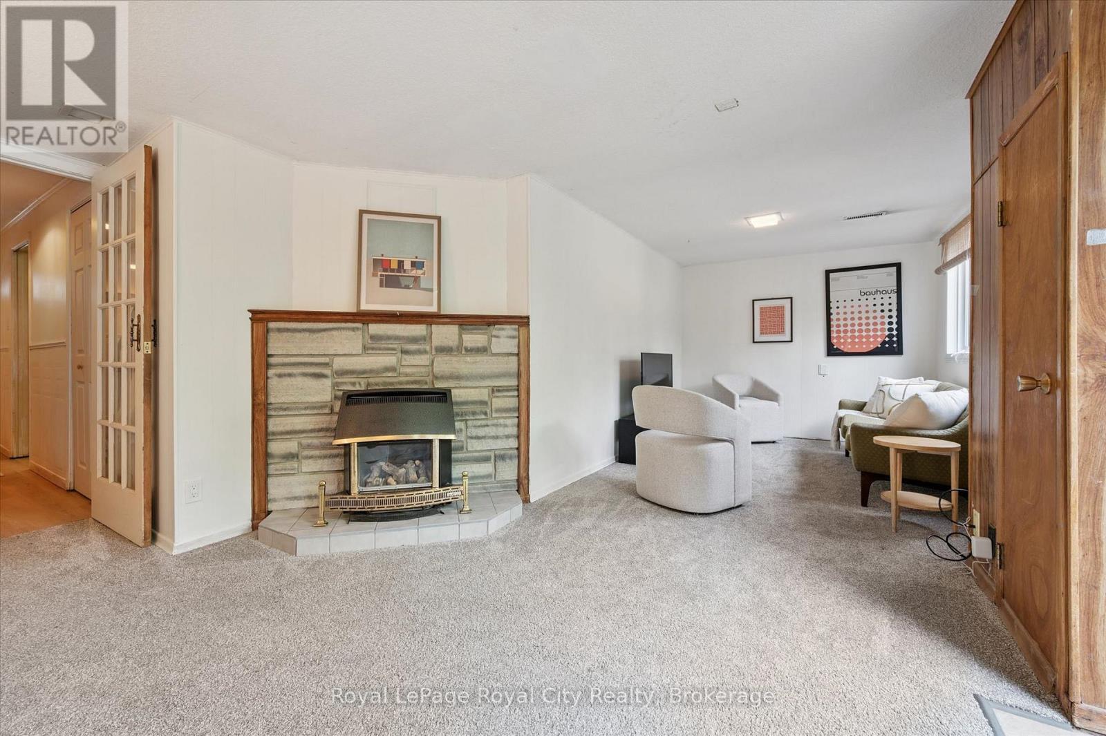 












149 - 295 WATER STREET

,
Guelph (Dovercliffe Park/Old University),




Ontario
N1G2X5

