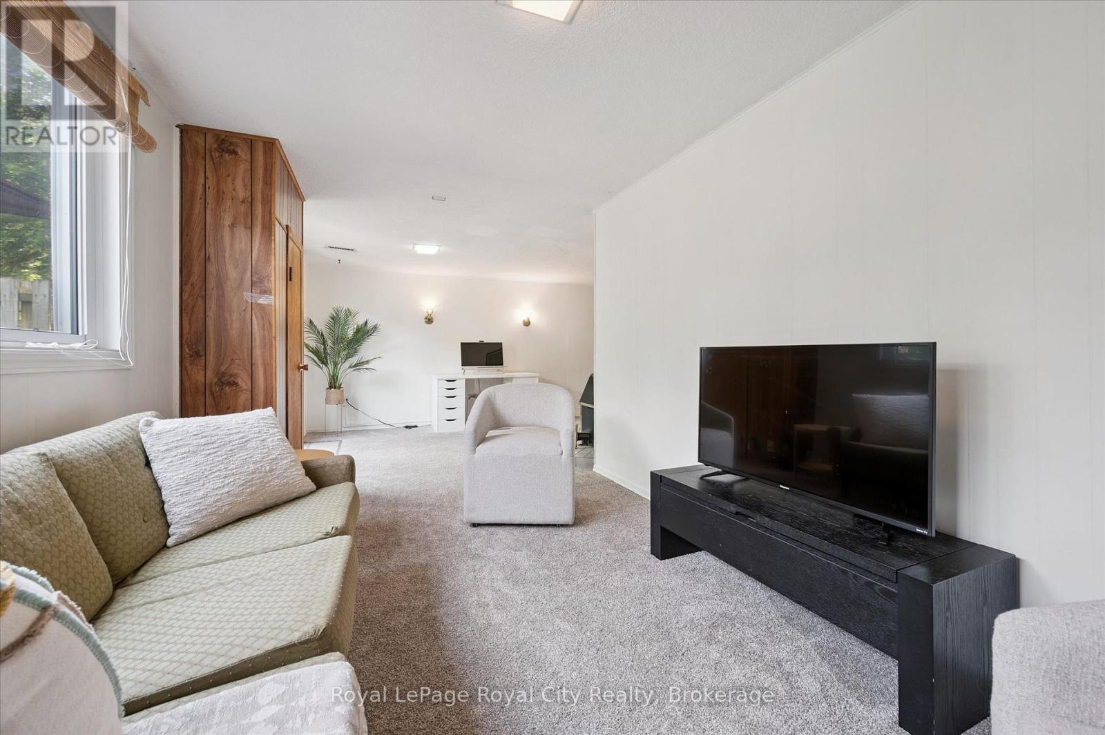 












149 - 295 WATER STREET

,
Guelph (Dovercliffe Park/Old University),




Ontario
N1G2X5


