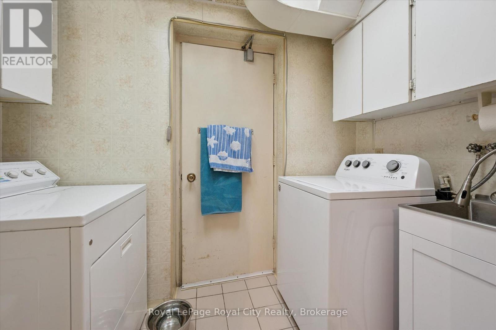 












149 - 295 WATER STREET

,
Guelph (Dovercliffe Park/Old University),




Ontario
N1G2X5

