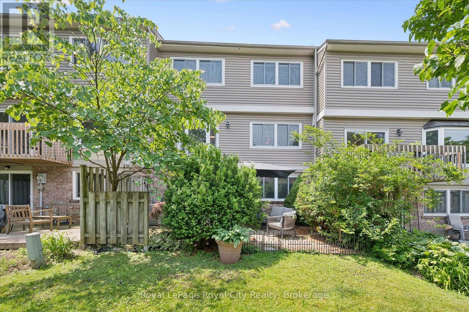 












149 - 295 WATER STREET

,
Guelph (Dovercliffe Park/Old University),




Ontario
N1G2X5

