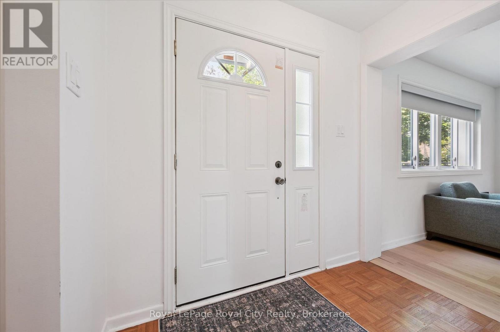 












149 - 295 WATER STREET

,
Guelph (Dovercliffe Park/Old University),




Ontario
N1G2X5

