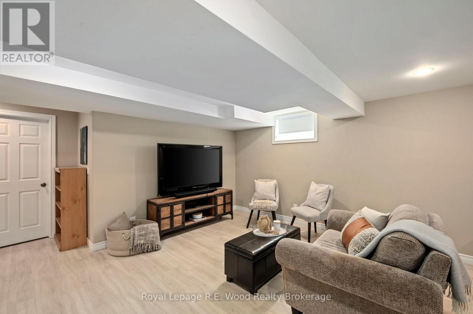 












117 ALLEN STREET

,
Tillsonburg,




Ontario
N4G5J9

