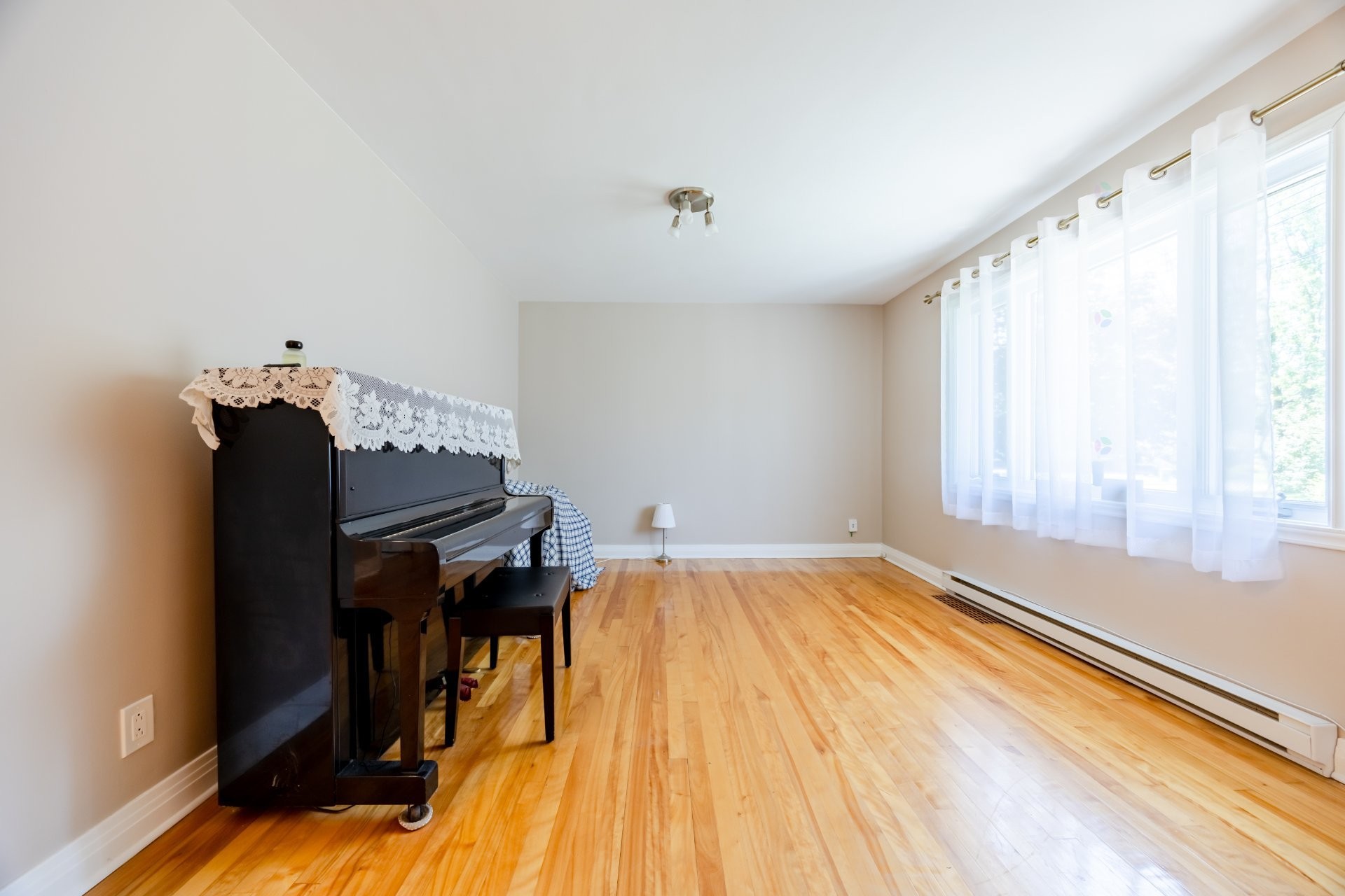 









415


Av. Thorncrest

,
Dorval,




QC
H9S2X9

