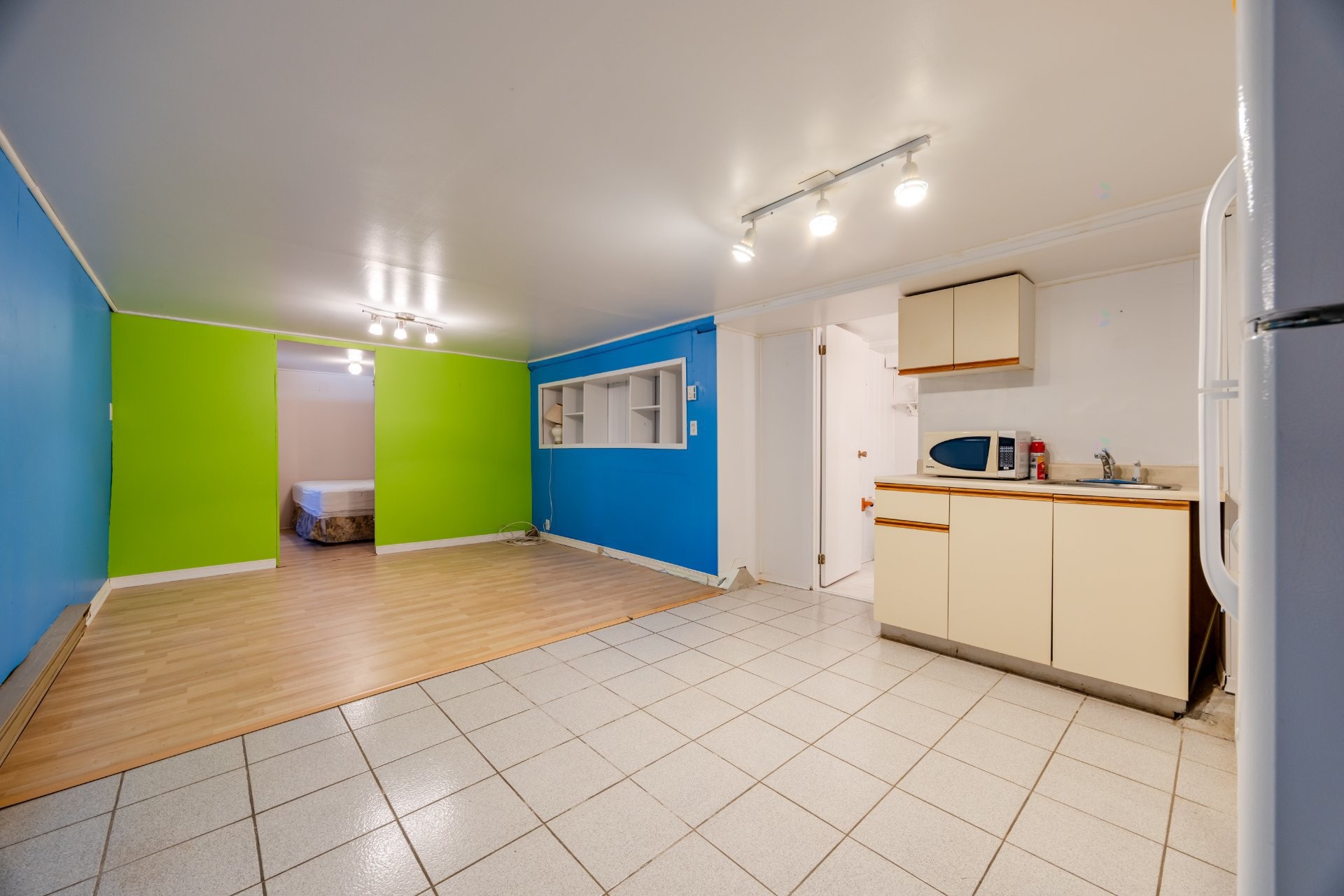 









415


Av. Thorncrest

,
Dorval,




QC
H9S2X9

