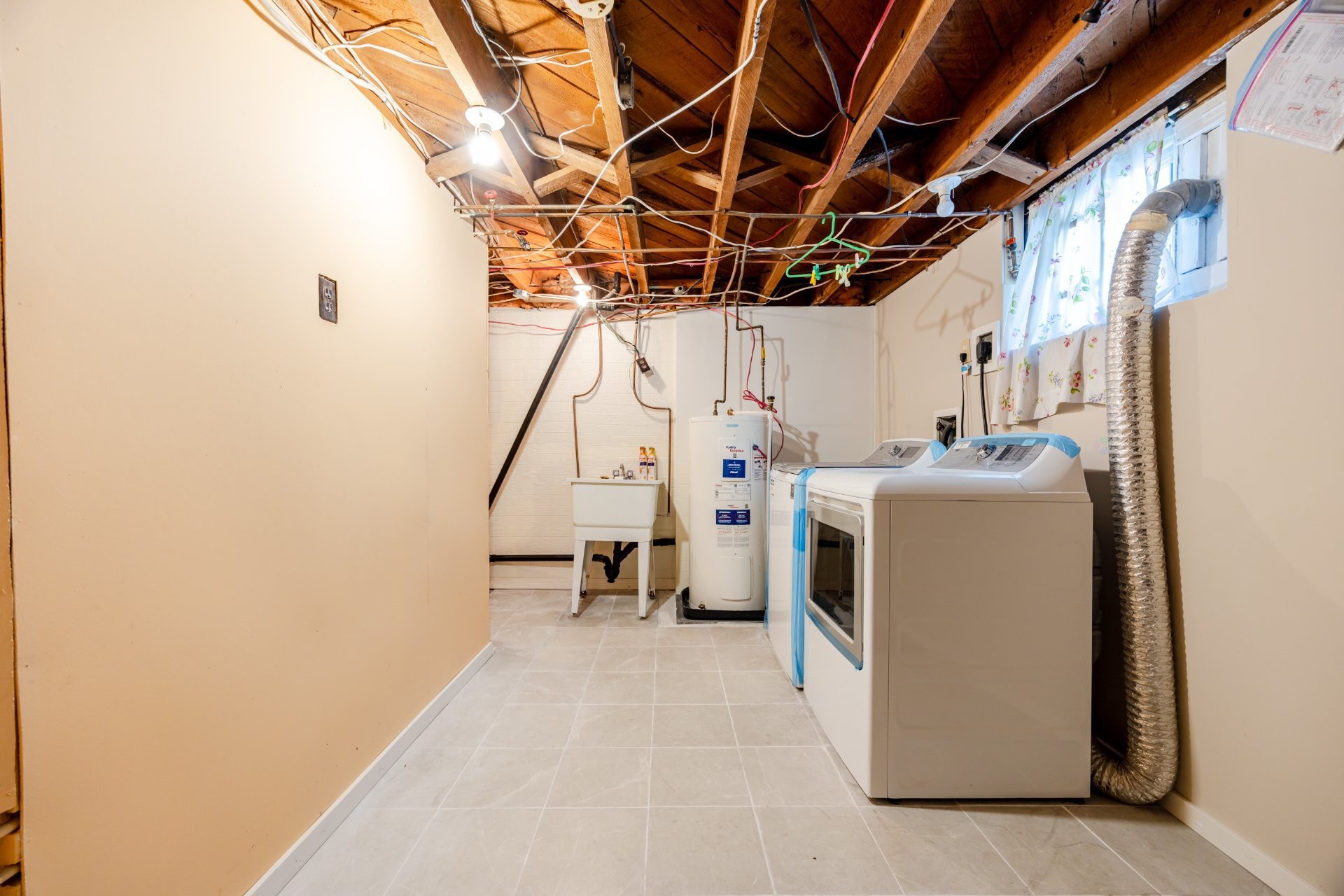 









415


Av. Thorncrest

,
Dorval,




QC
H9S2X9

