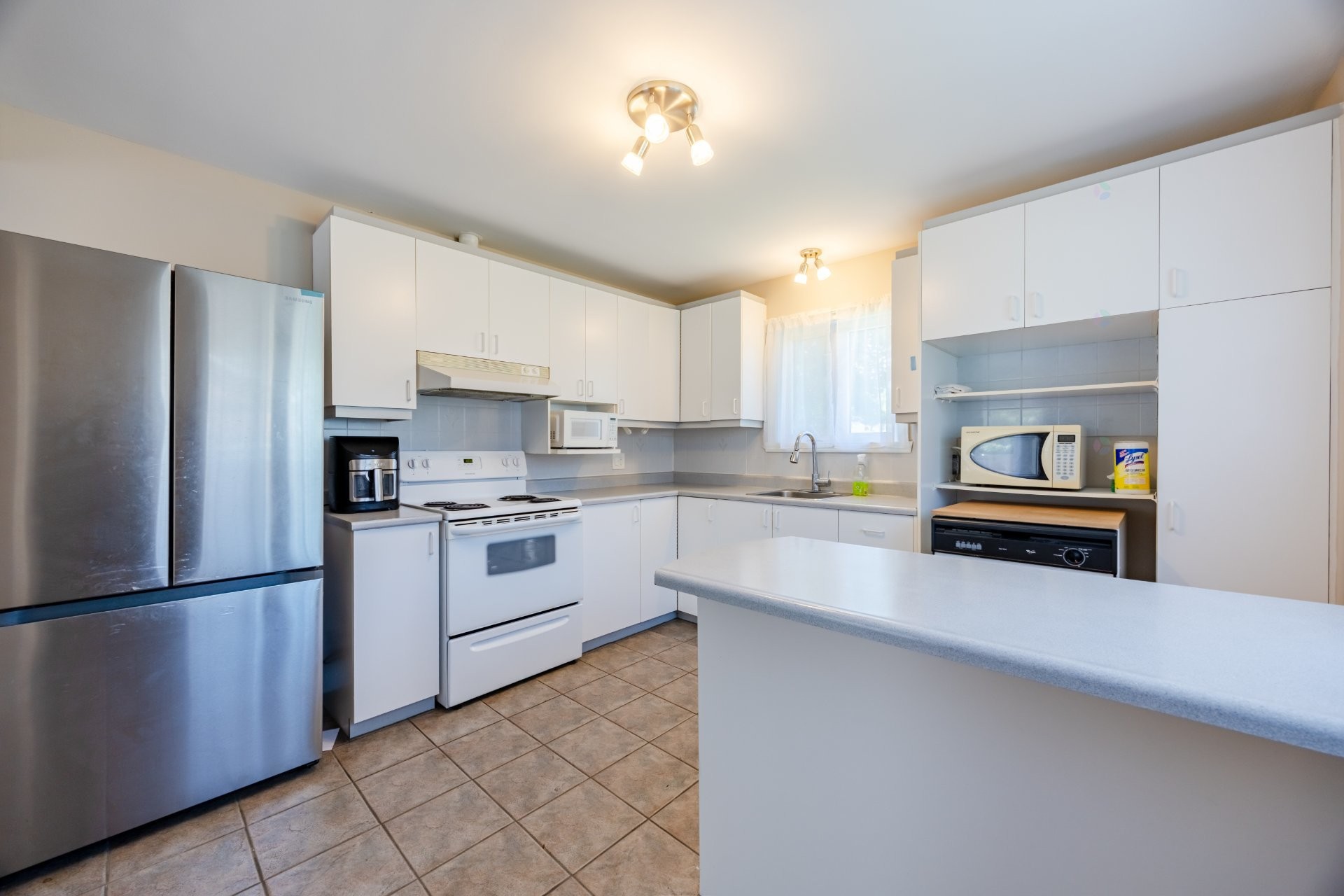 









415


Av. Thorncrest

,
Dorval,




QC
H9S2X9

