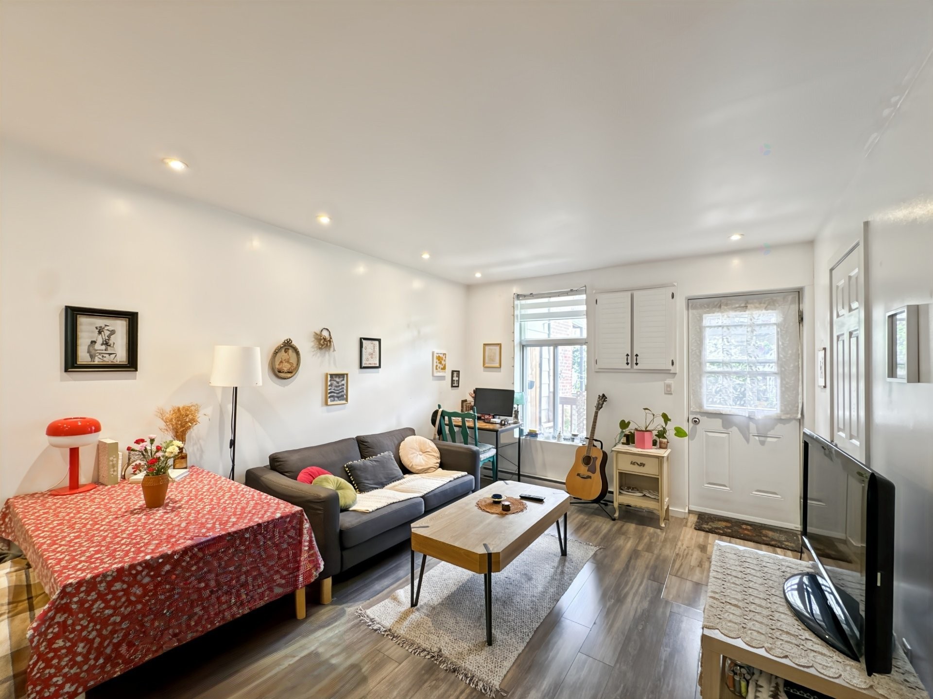 









6610

 - 6614


Av. Henri-Julien

,
Montréal (Rosemont/La Petite-Patrie),




QC
H2S2V2


