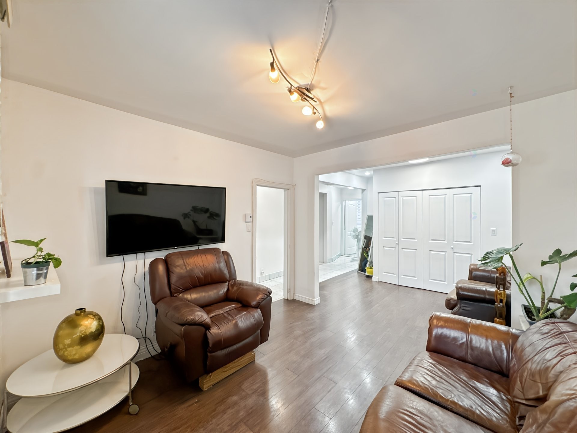 









6610

 - 6614


Av. Henri-Julien

,
Montréal (Rosemont/La Petite-Patrie),




QC
H2S2V2

