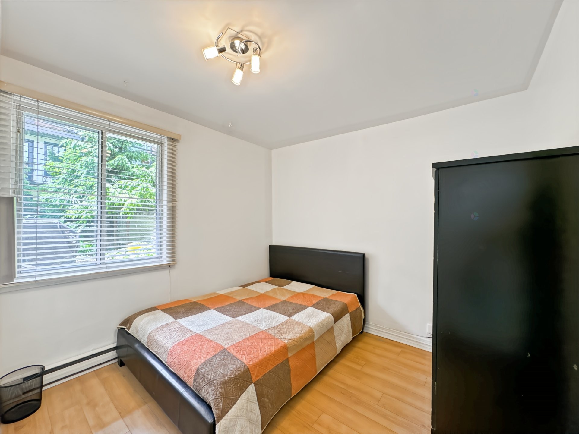 









6610

 - 6614


Av. Henri-Julien

,
Montréal (Rosemont/La Petite-Patrie),




QC
H2S2V2

