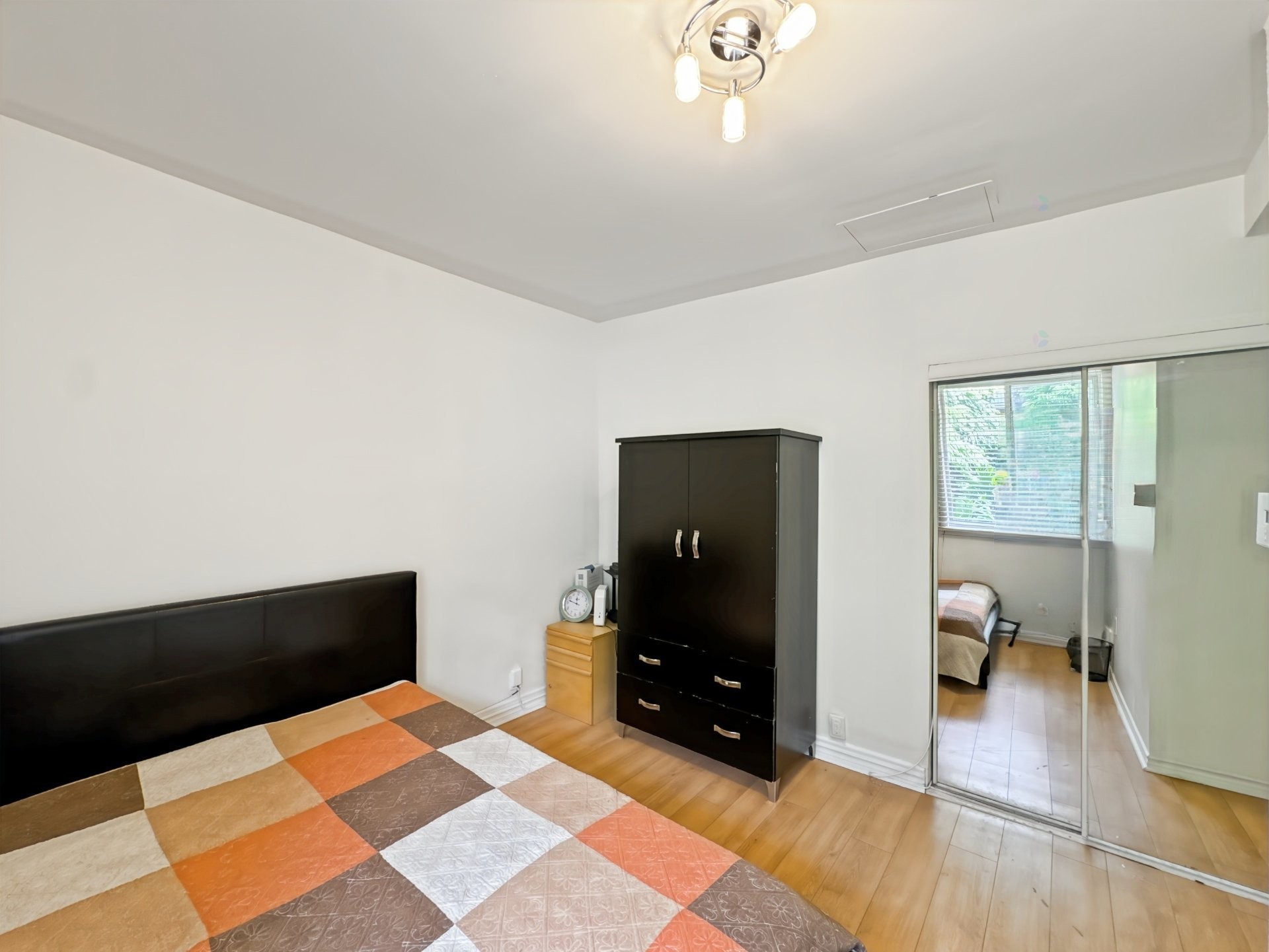 









6610

 - 6614


Av. Henri-Julien

,
Montréal (Rosemont/La Petite-Patrie),




QC
H2S2V2

