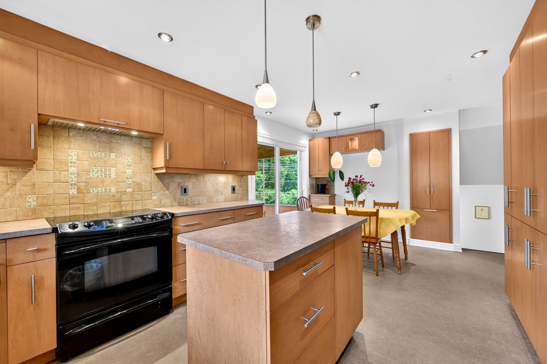 









10427


Rue Belmont

,
Montréal (Pierrefonds-Roxboro),




QC
H8Y2J1

